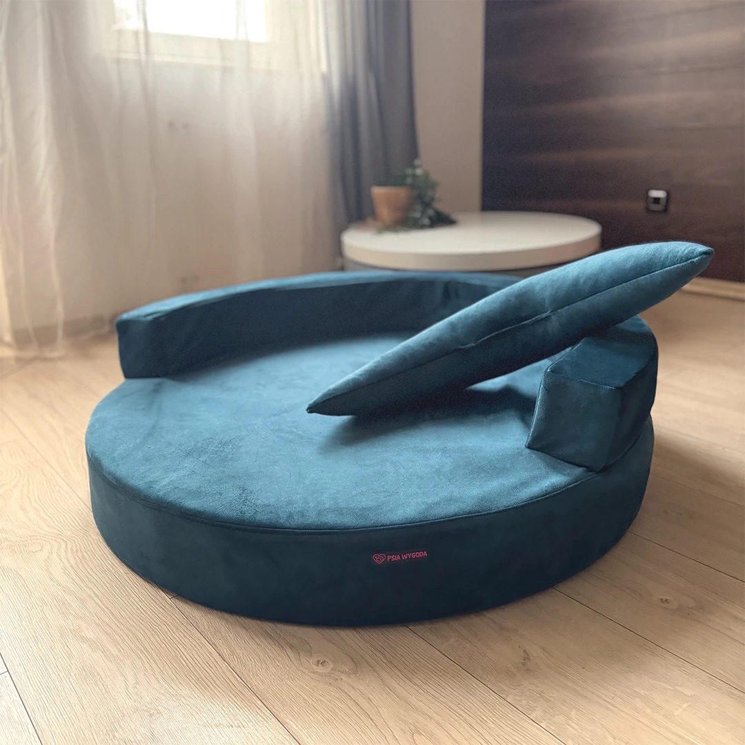 niebieska sofa ortopedyczna w kształcie koła firmy Psia wygoda